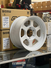 Load image into Gallery viewer, Volk Racing TE37XT 17X8.5 +15 Offset