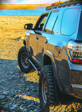 Load image into Gallery viewer, C4 FABRICATION 4RUNNER ROCK SLIDERS / 5TH GEN / 2014+ WITH TOP PLATE KDSS Bare
