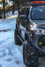 Load image into Gallery viewer, C4 FABRICATION 4RUNNER ROCK SLIDERS / 5TH GEN / 2014+ WITH TOP PLATE NON-KDSS Powdercoated
